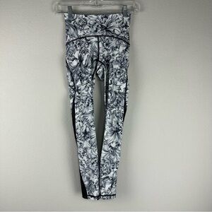 Lululemon Light Garden White Black Floral Train Times Athleisure Leggings Size 2